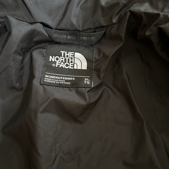 The North Face Black Quilted Puffer Jacket - Picture 5 of 8